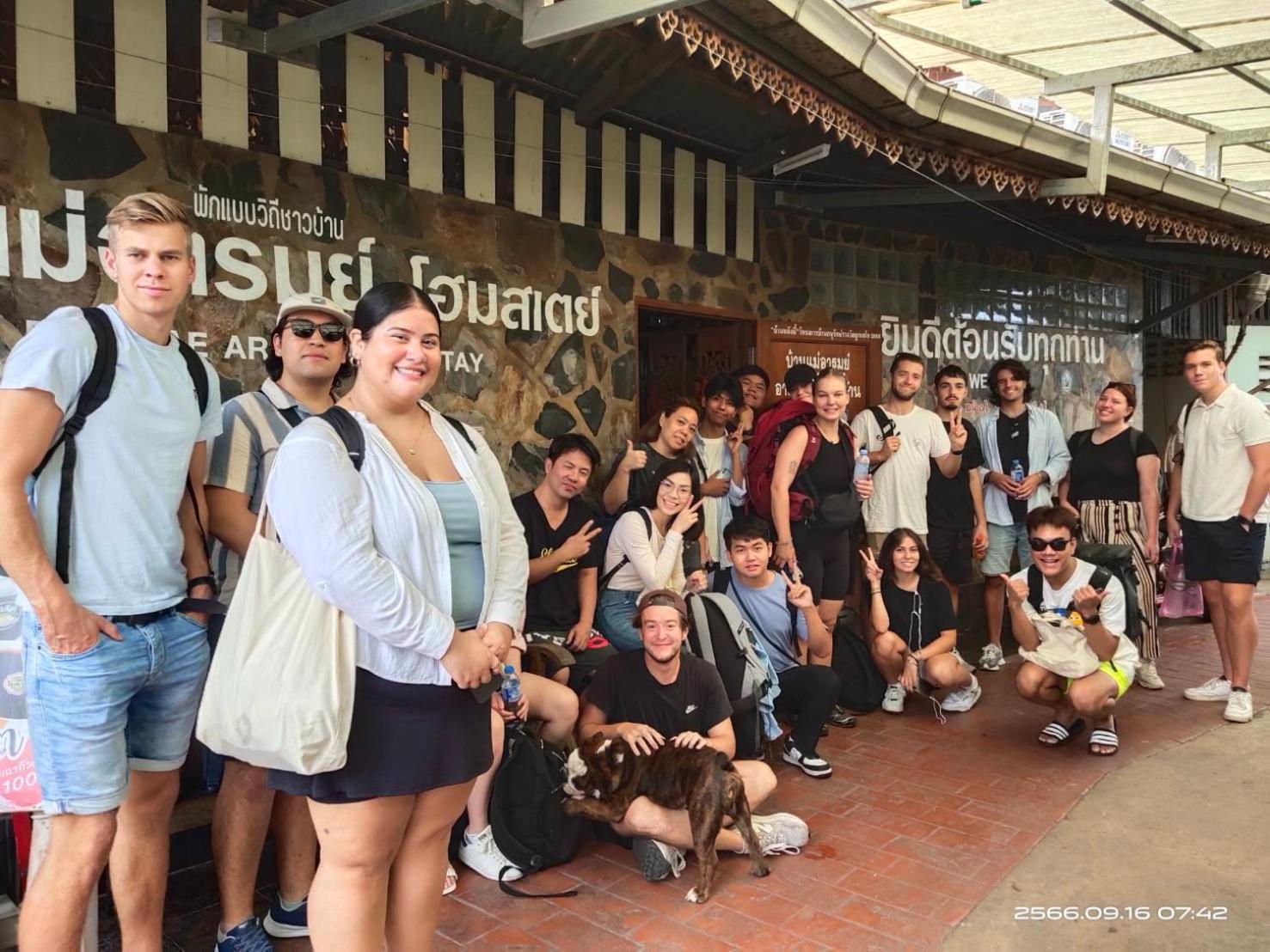 Apartamento Ban Mae Arom Amphawa Exterior foto