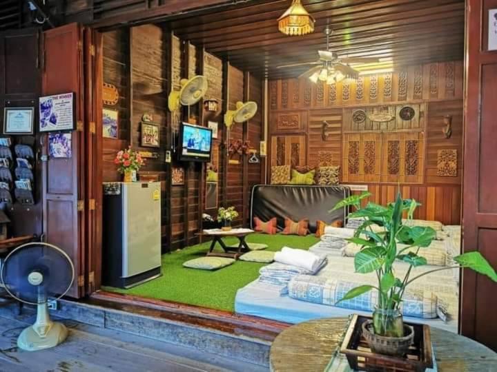 Apartamento Ban Mae Arom Amphawa Exterior foto