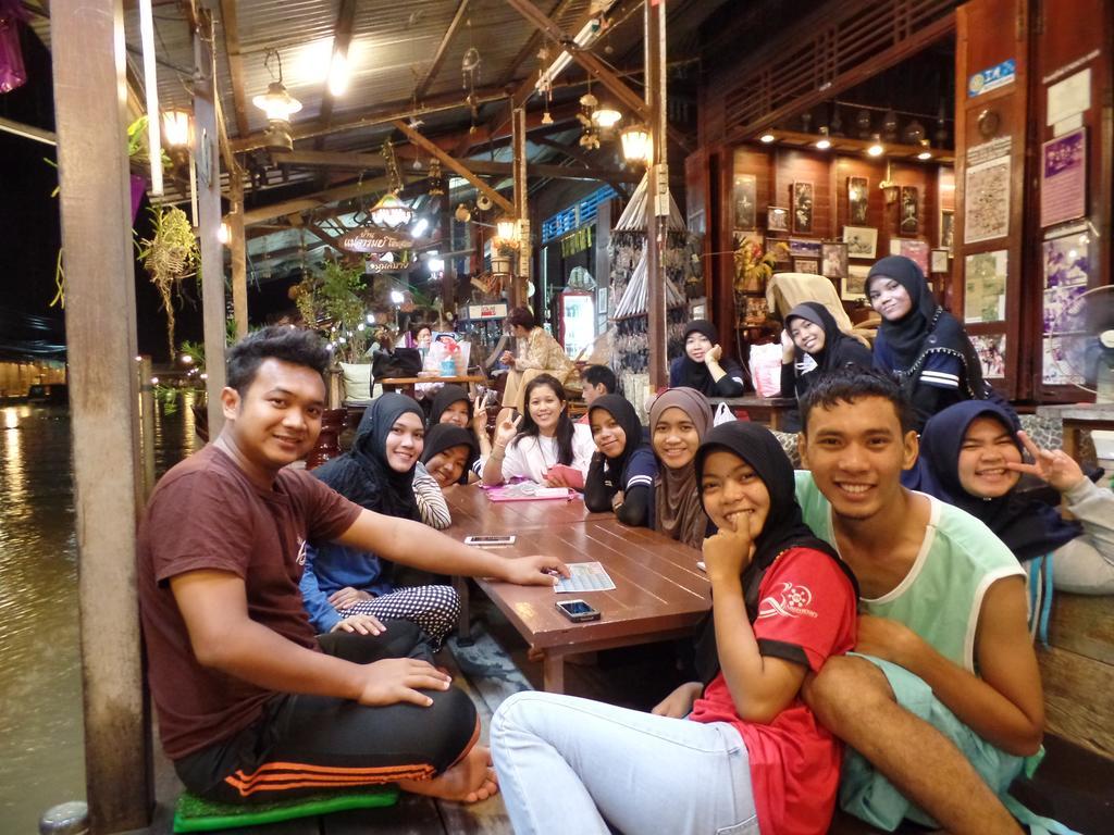 Apartamento Ban Mae Arom Amphawa Exterior foto