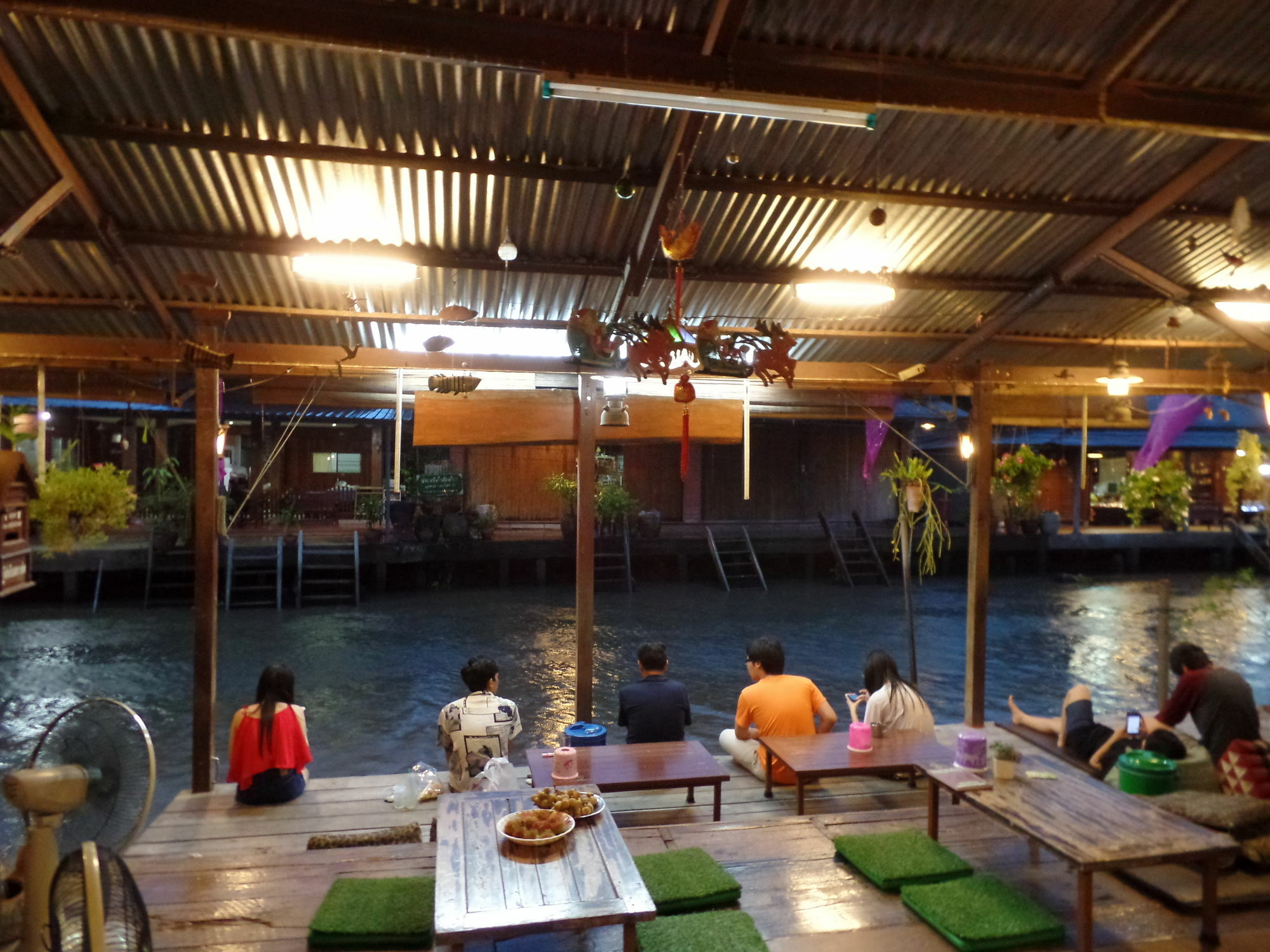 Apartamento Ban Mae Arom Amphawa Exterior foto
